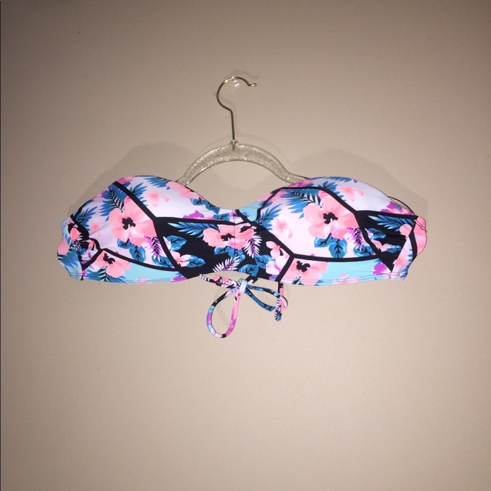 🛍👙🌊No Boundaries Bikini Top👙🛍